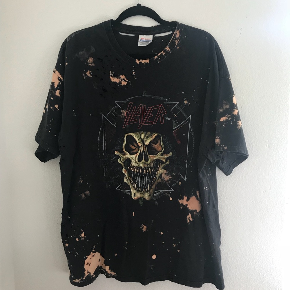 DISTRESSED BAND TEE